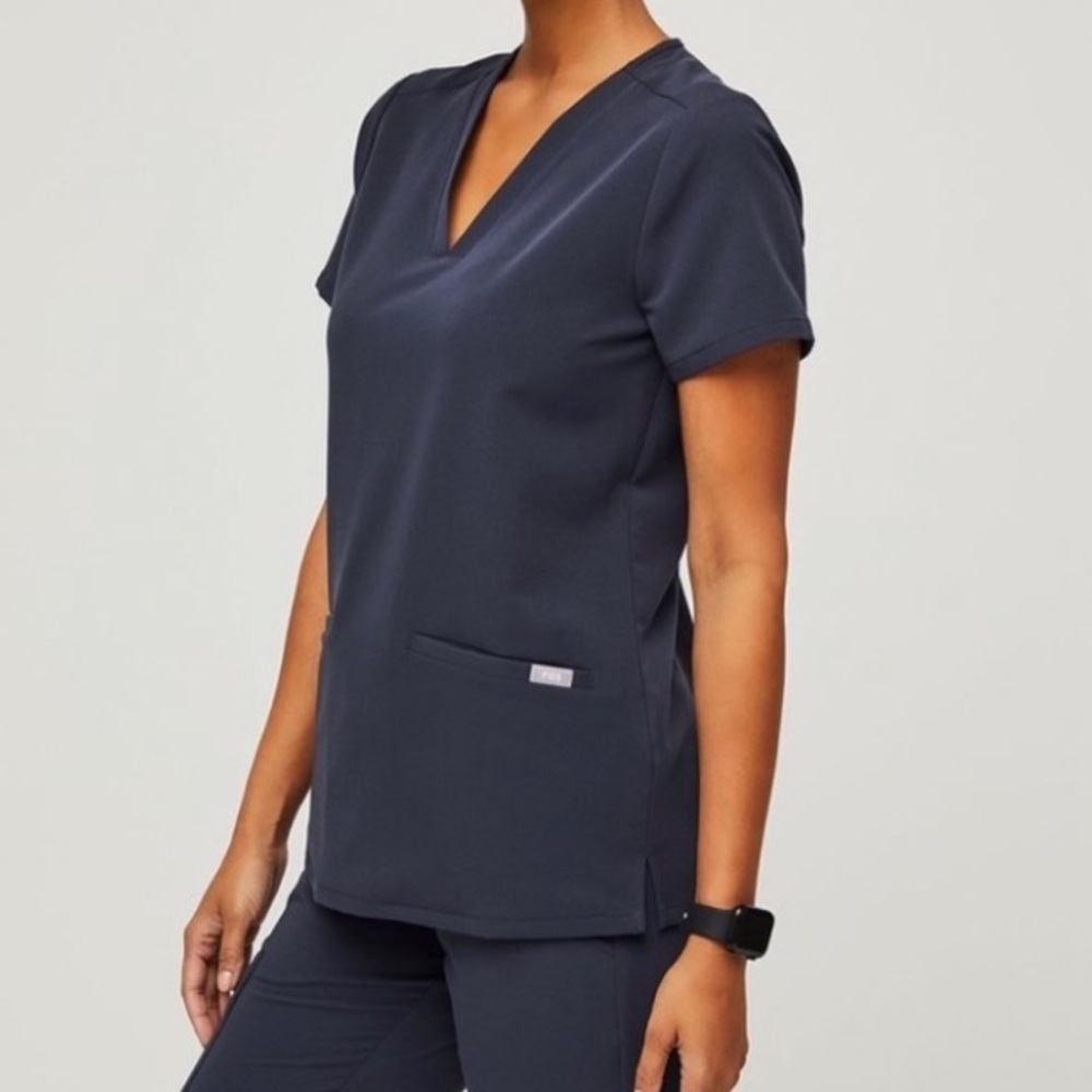 FIGS Casma 3 Pocket Scrub Top